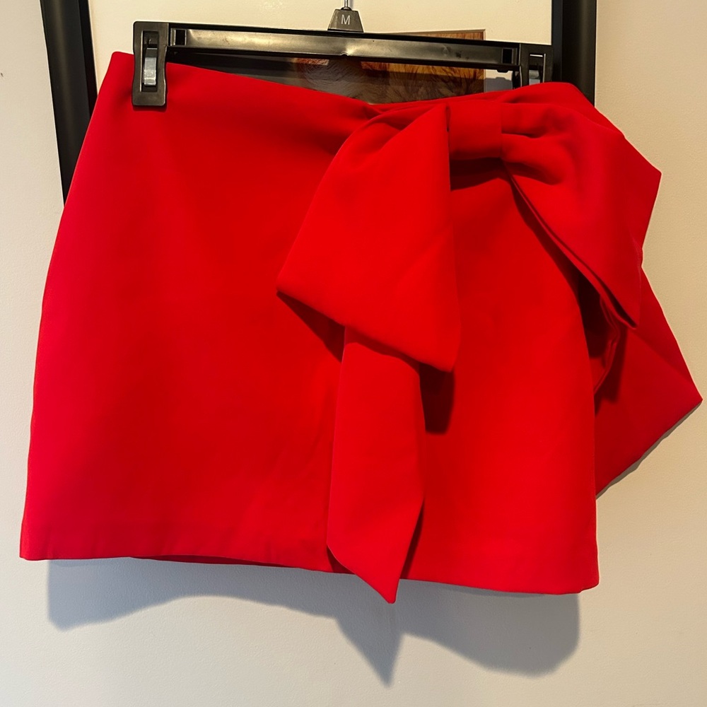 Boutique skirt with bow